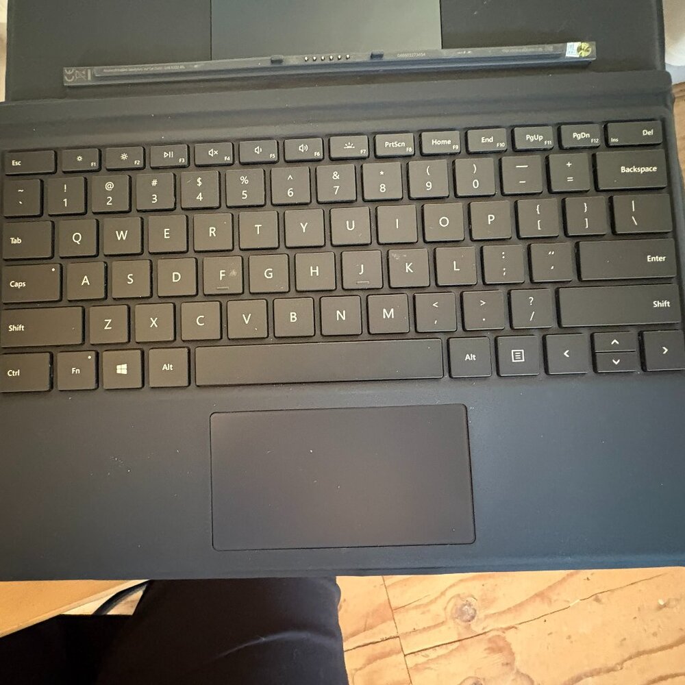 Genuine Microsoft Surface Type Cover keyboard (Model RF2-00001) - Picture 2 of 6